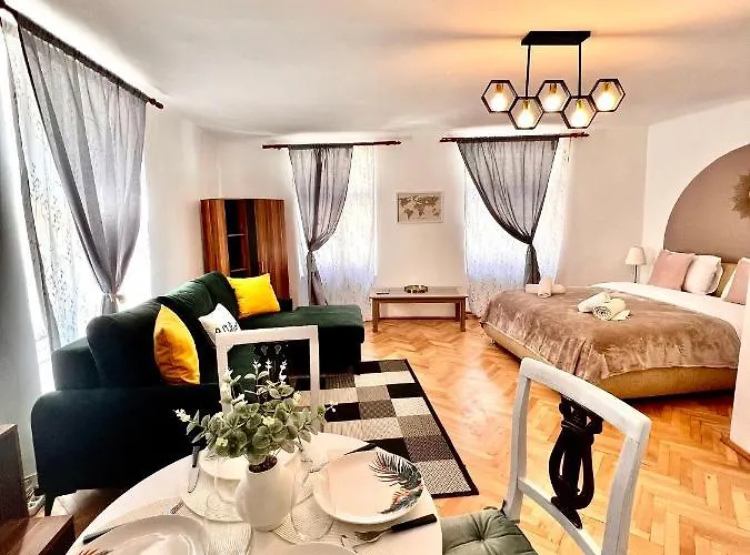 Simon Old Town City Center Apartments